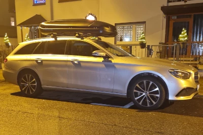 Mercedes E-Klasse T-Modell in Frankfurt: Dachbox für den Urlaub mieten...