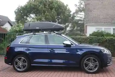 Eine Dachbox auf einem Audi Q5
