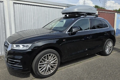 Eine Dachbox auf einem Audi Q5 in Ludwigshafen