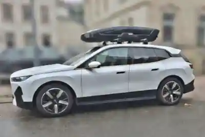 Eine Dachbox für BMW iX