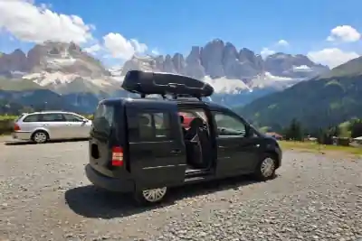 Eine Dachbox mit Dachträgern mieten für VW Caddy