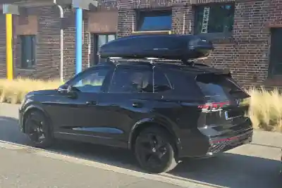 Dachbox auf VW Tiguan montiert
