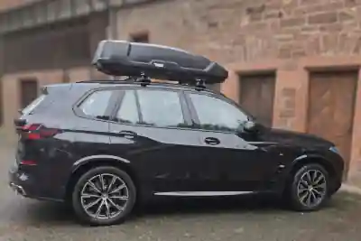 Dachbox auf einem BMW montiert