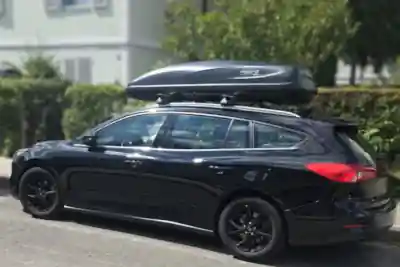 Dachbox in Dernbach auf einem Ford Focus Kombi