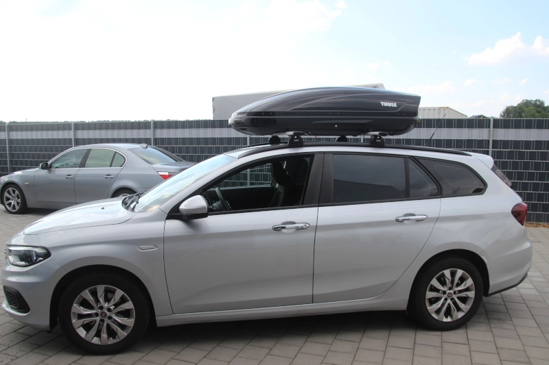 Idar-Oberstein - eine 400-Liter Dachbox auf einem Fiat Tipo Kombi