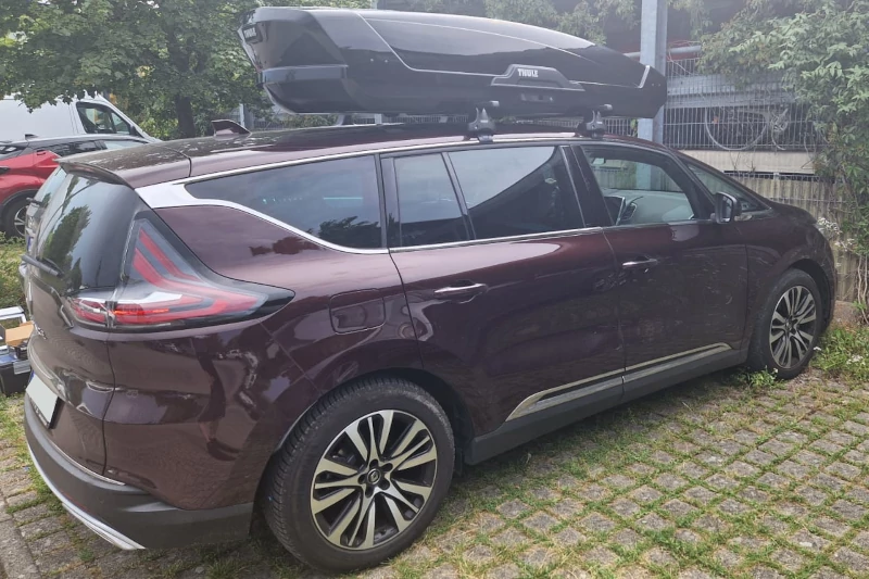 Königsbach - eine 610-Liter Dachbox auf einem Renault Espace
