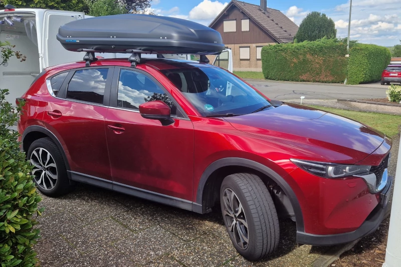 Eine Dachbox mit 530 Liter auf einem Mazda CX5 in Enkenbach-Alsenborn
