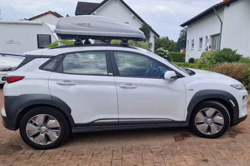 Weilerbach - eine 370-Liter Dachbox auf einem Hyundai Kona