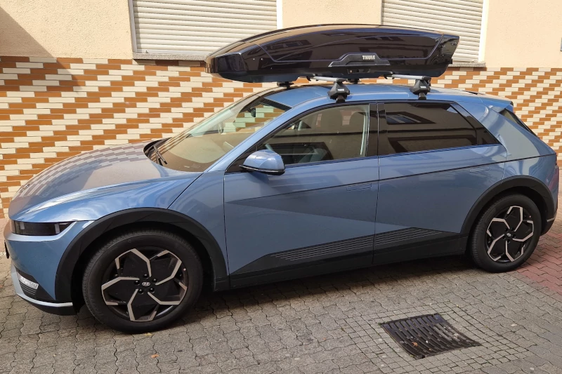 Winnweiler - eine 610-Liter Dachbox auf einem Ioniq 5
