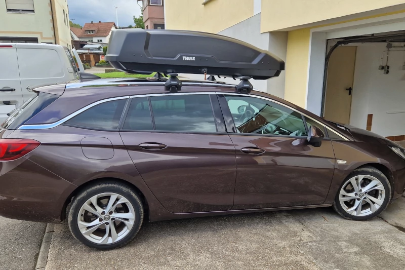 Matzenbach - eine 450-Liter Dachbox auf einem Opel Astra Kombi