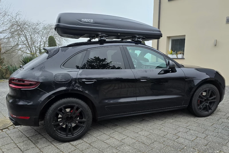 Hilst - eine 530-Liter Dachbox auf einem Porsche Macan