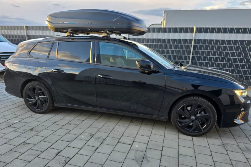 Erzhütten - eine 430-Liter Dachbox auf einem Opel Astra Sports Tourer