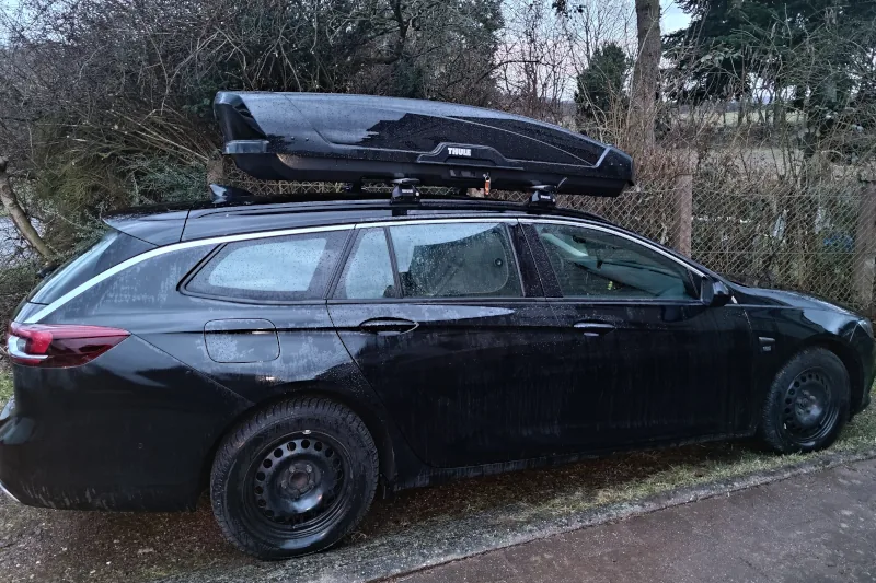 Billigheim-Ingenheim - eine 610-Liter Dachbox auf einem Opel Astra Sports Tourer