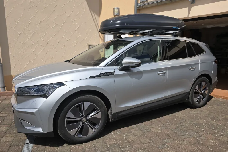 Kirkel - eine 530-Liter Dachbox auf einem Skoda Enyaq