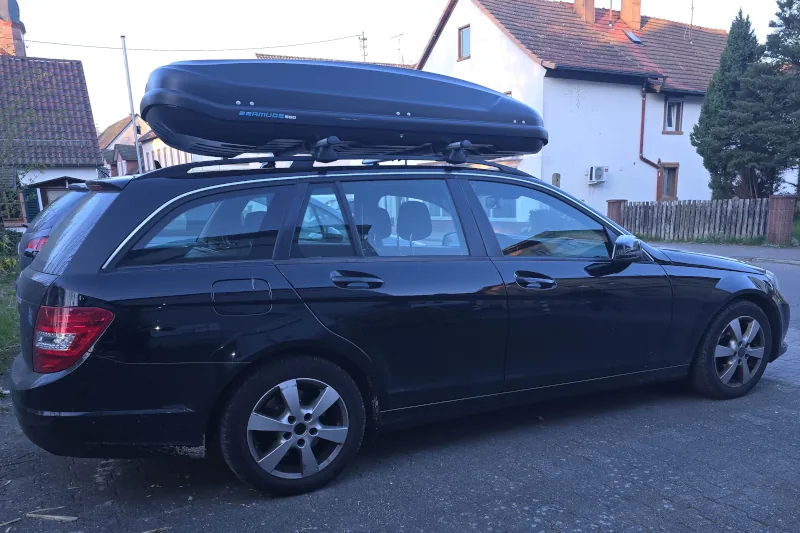 Katzweiler - eine 530-Liter Dachbox auf einem Mercedes C-Klasse T-Modell