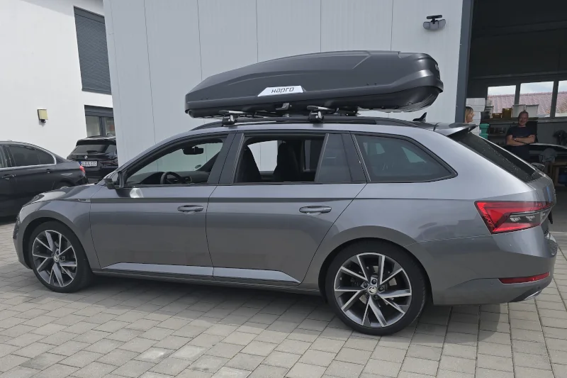Frankenstein - eine 640-Liter Dachbox auf einem Skoda Superb