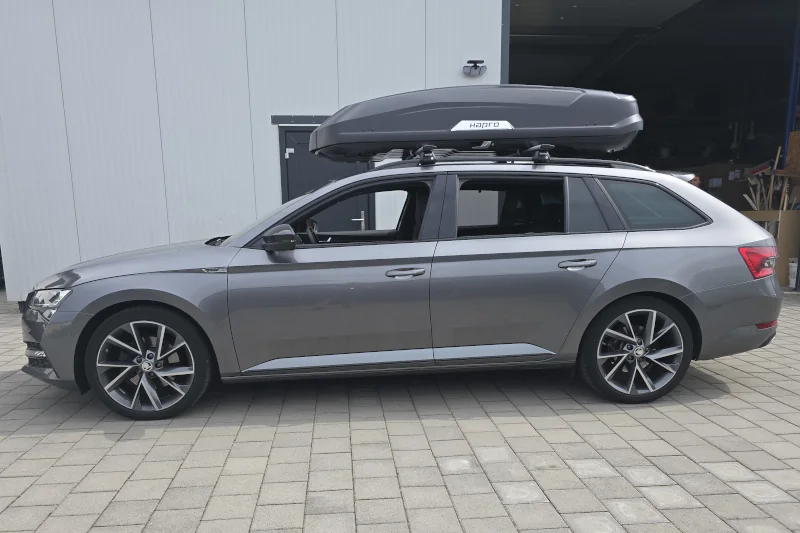 Erlenbach - eine 640-Liter Dachbox auf einem Skoda Superb