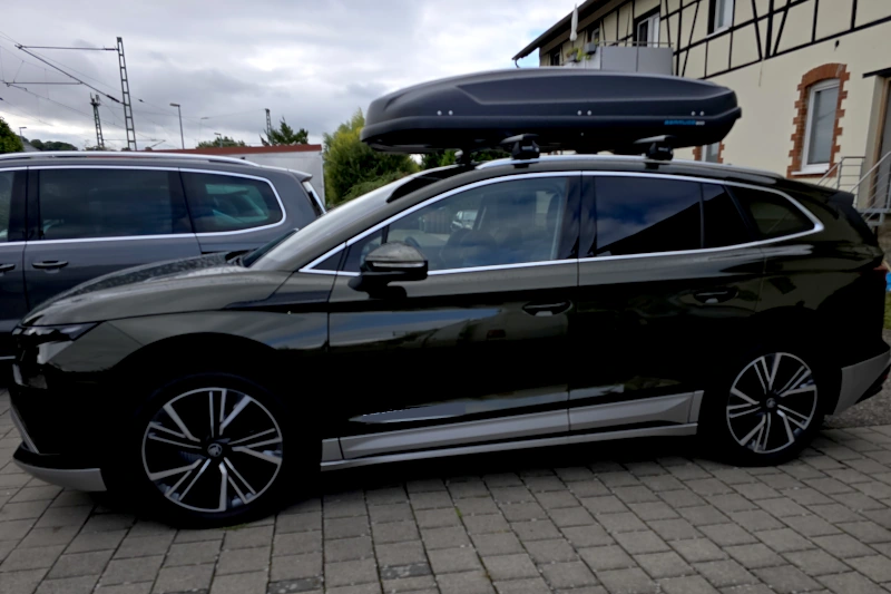 Queichheim - eine 530-Liter Dachbox auf einem Skoda Enyaq