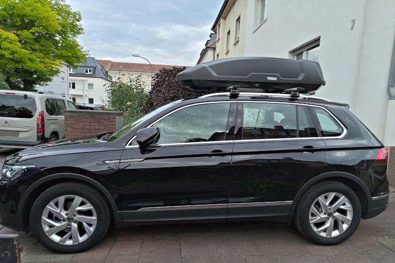 Bellheim - eine 450-Liter Dachbox auf einem VW Tiguan