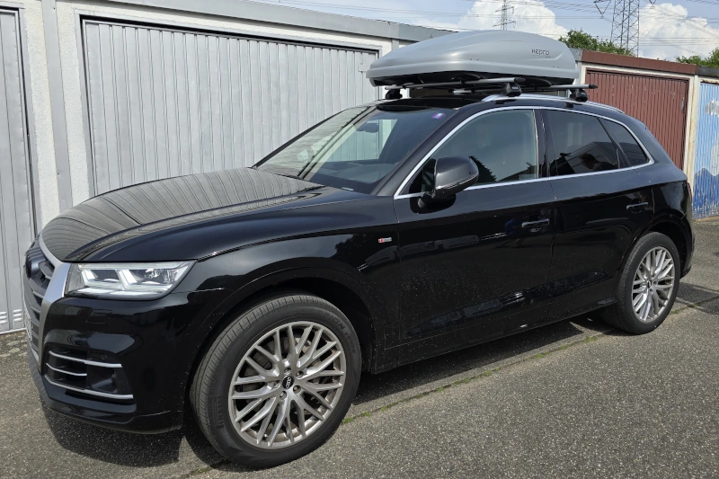 Ludwigshafen: eine Dachbox Marke HAPRO mit 370 Litern Volumen auf einem Audi Q5