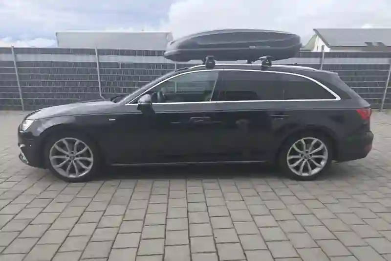 Enkenbach-Alsenborn: eine Dachbox von Norauto (HAPRO) mit 430 Liter Volumen auf einem Audi A4 Avant Kombi