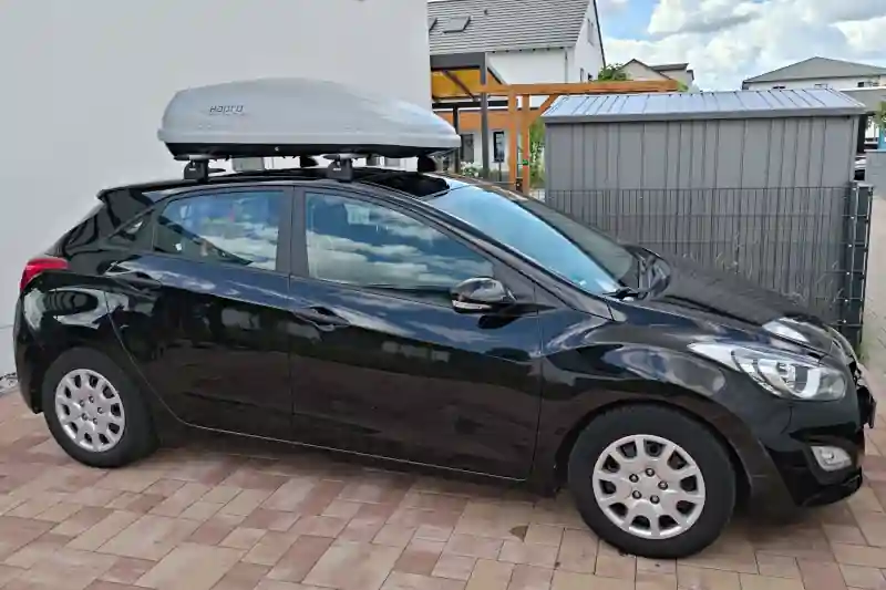 Bexbach: eine Dachbox von Hapro mit 370 Liter Volumen auf einem Hyundai i30