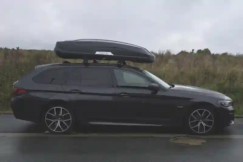 Friedrichsthal - eine 640-Liter Dachbox auf einem BMW 5er Kombi