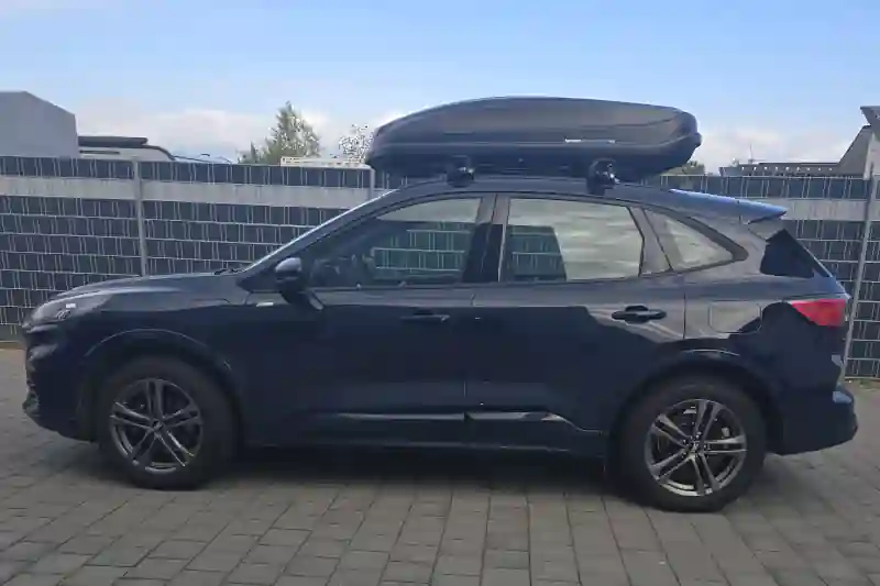 Göttelborn - eine 430-Liter Dachbox auf einem Ford Kuga
