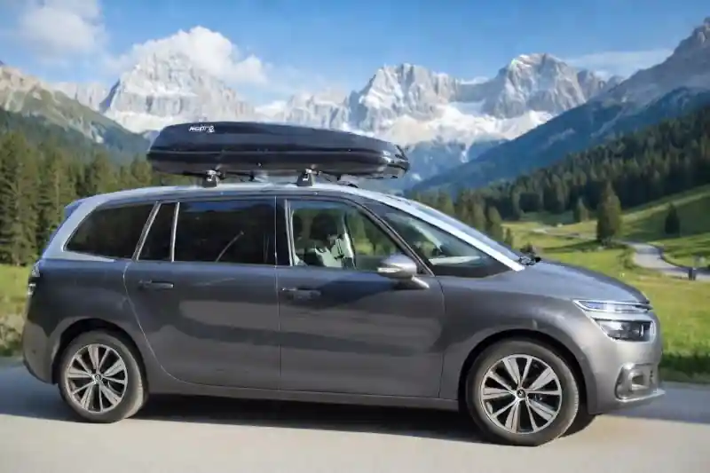 Schweix - eine 430-Liter Dachbox auf einem Citroen Grand Picasso