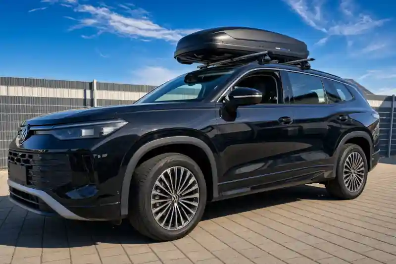 Baumholder - eine 430-Liter Dachbox auf einem VW Tayron