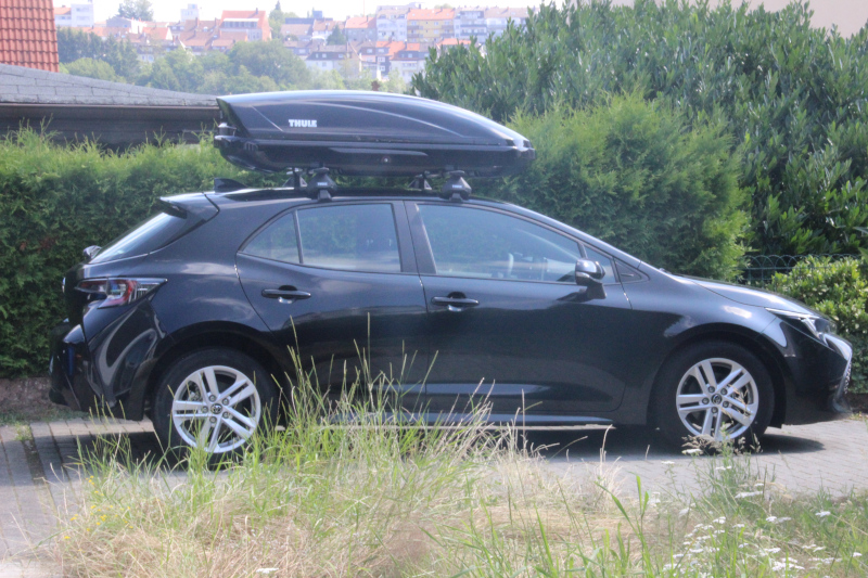 Zweibrücken: Dachbox 400 Liter von THULE auf einem Toyota Corolla