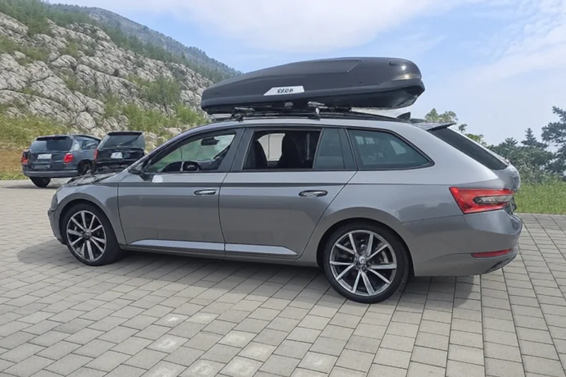 Eisenberg - eine 640-Liter Dachbox auf einem Skoda Superb