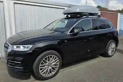 Mettenheim: eine Dachbox mit 370 Liter Volumen auf einem Audi Q5