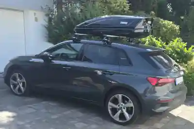 St Leon-Rot: eine Dachbox Marke HAPRO mit 400 Liter Volumen auf einem Audi A3