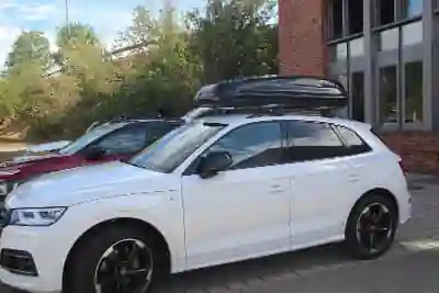 Mettenheim: Dachbox mit 430 Liter Volumen auf einem Audi Q5
