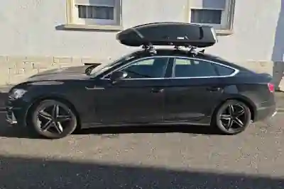 Mettenheim: eine Dachbox mit 450 Liter Volumen auf einem Audi A5 Sportback