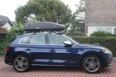 Mettenheim: eine Dachbox von THULE mit 450 Liter Volumen auf einem Audi Q5