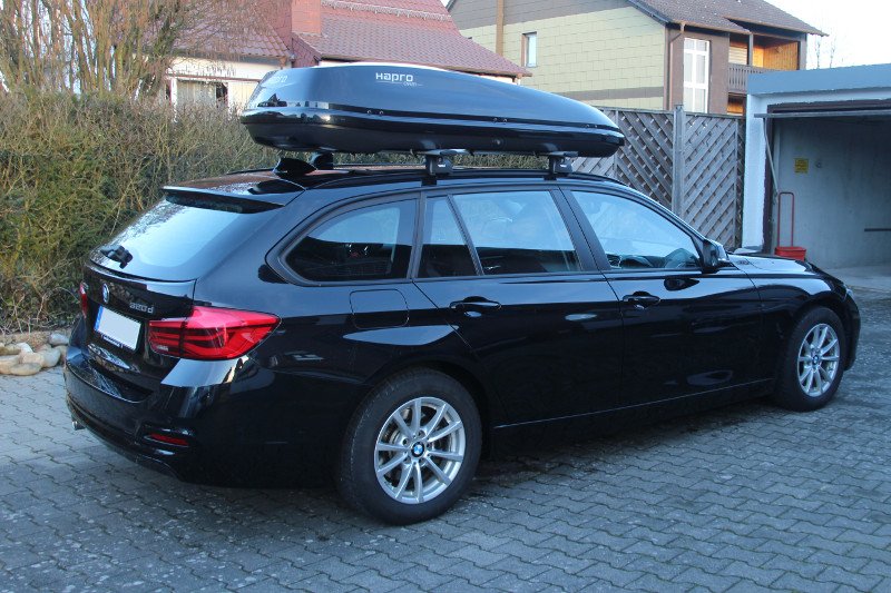 BMW 3 Kombi mit einer Dachbox mit 430 Liter Volumen in Roßdorf