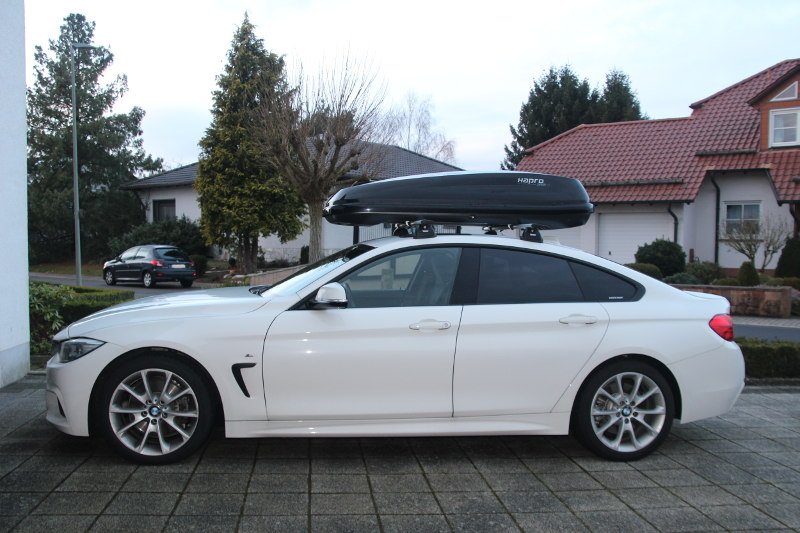 BMW Gran Coupé mit einer Dachbox mit 430 Liter Volumen in Au am Rhein