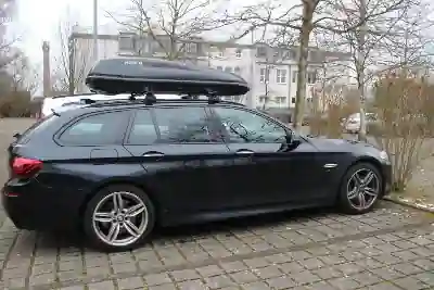 Pfungstadti: eine Dachbox auf einem 5er BMW Kombi