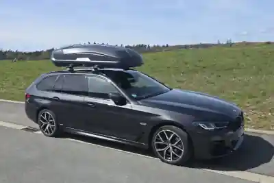 Kaiserslautern: eine 640-Liter Dachbox von Hapro auf einem 5er BMW Touring Kombi G31 LCI