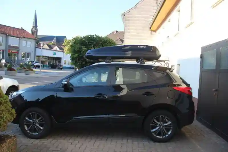 Eine Dachbox mit 430 Liter Volumen auf einem Hyundai ix35
