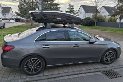 Dachbox 450 Liter auf Mercedes A-Klasse Stufenheck