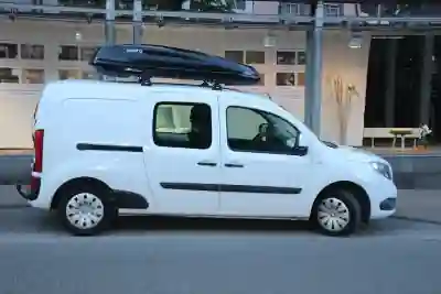 Eine Dachbox von HAPRO mit 530 Liter Volumen auf einem Mercedes Citan Mixto
