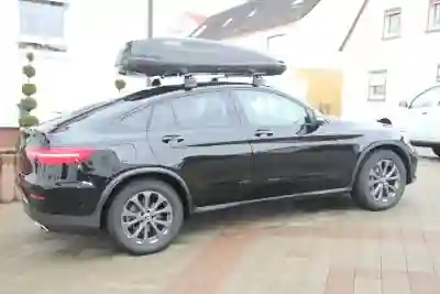 Eine Dachbox auf einem Mercedes GLC Coupe