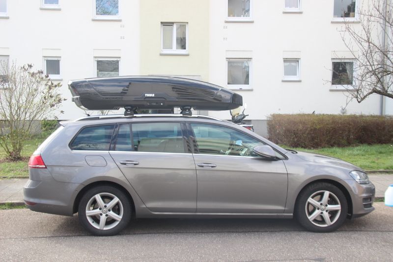 Ein VW Golf Kombi mit einer Dachbox mit 640 Liter Volumen in Lampertheim